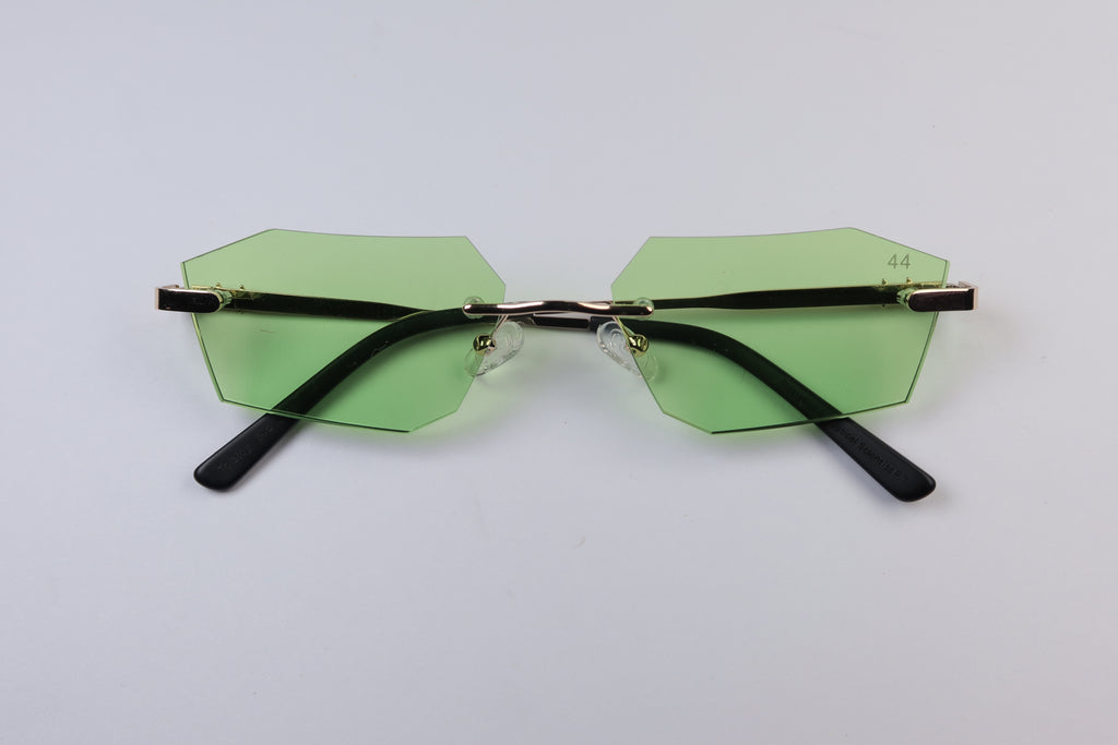 44 Demona - Dirty Money