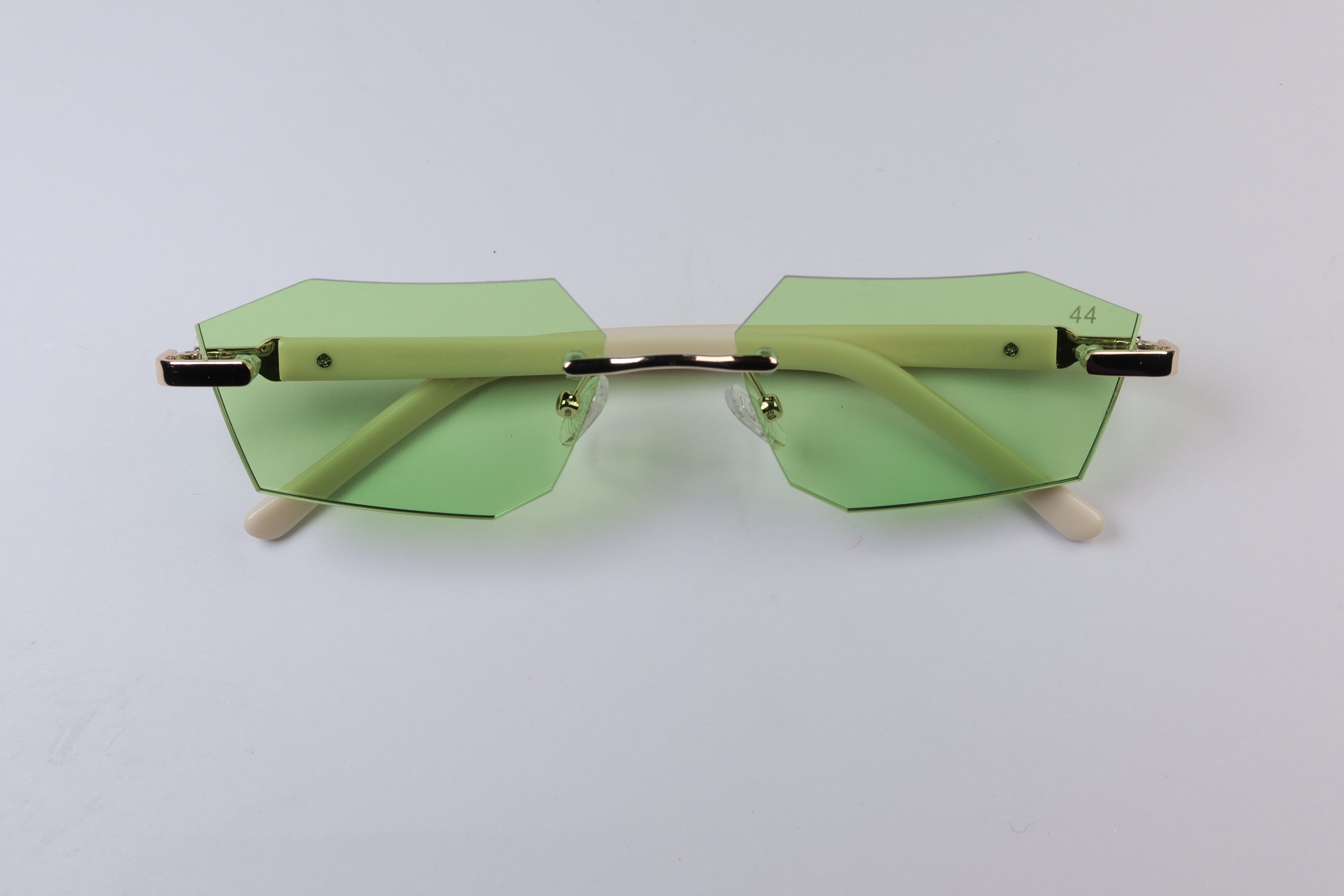 44 Demona -Dirty Money