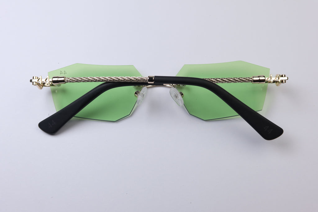 44 Demona - Dirty Money