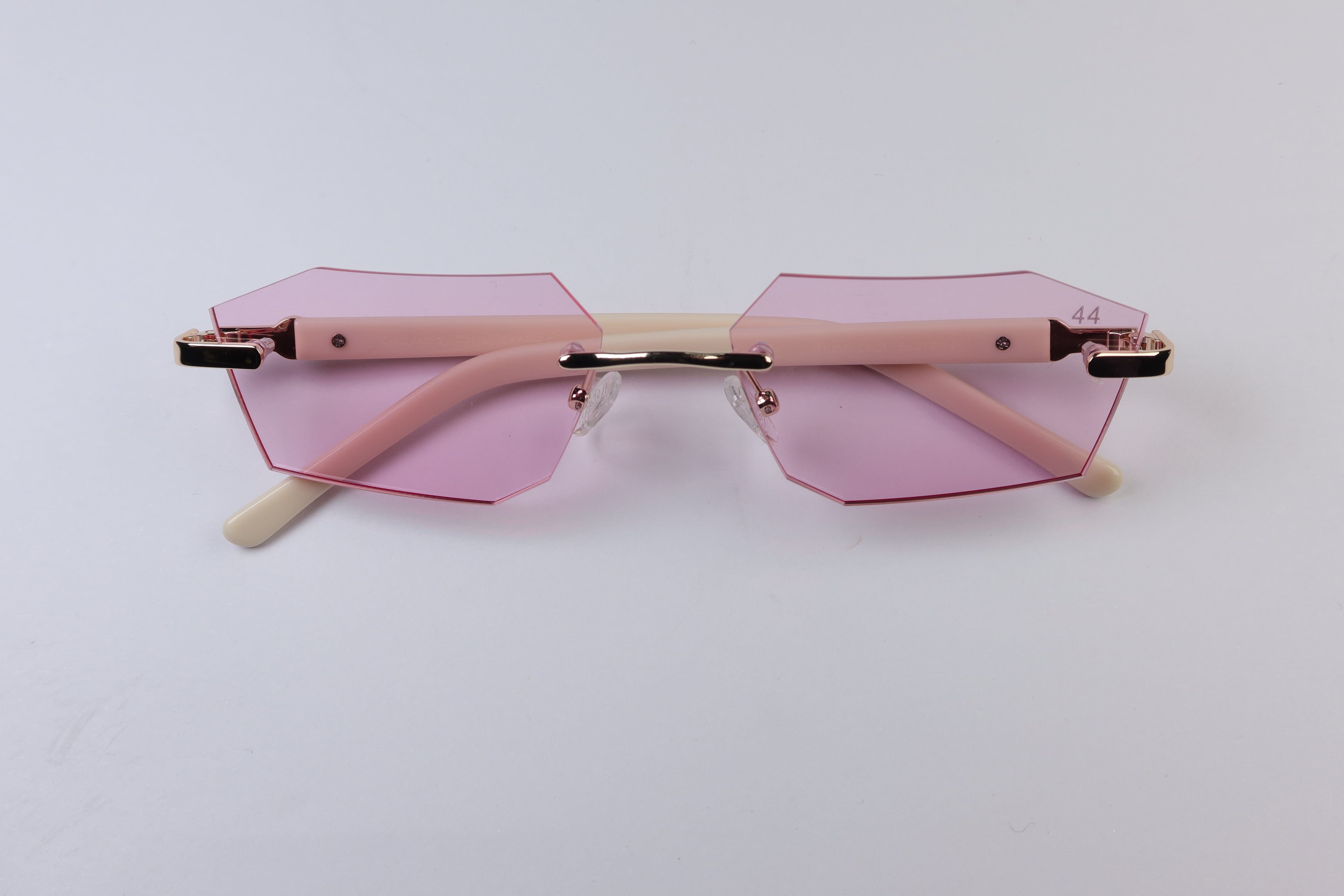 44 Demona - Light Lila