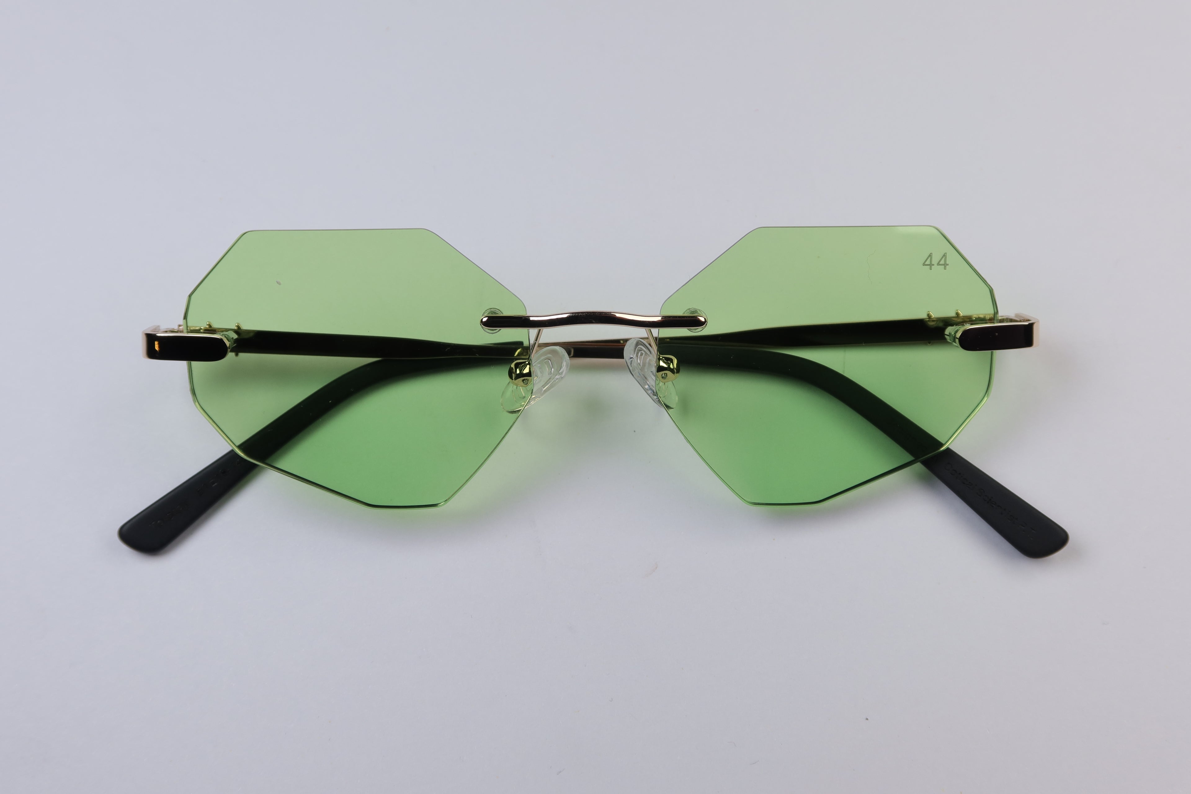 44 Aventura - Dirty Money