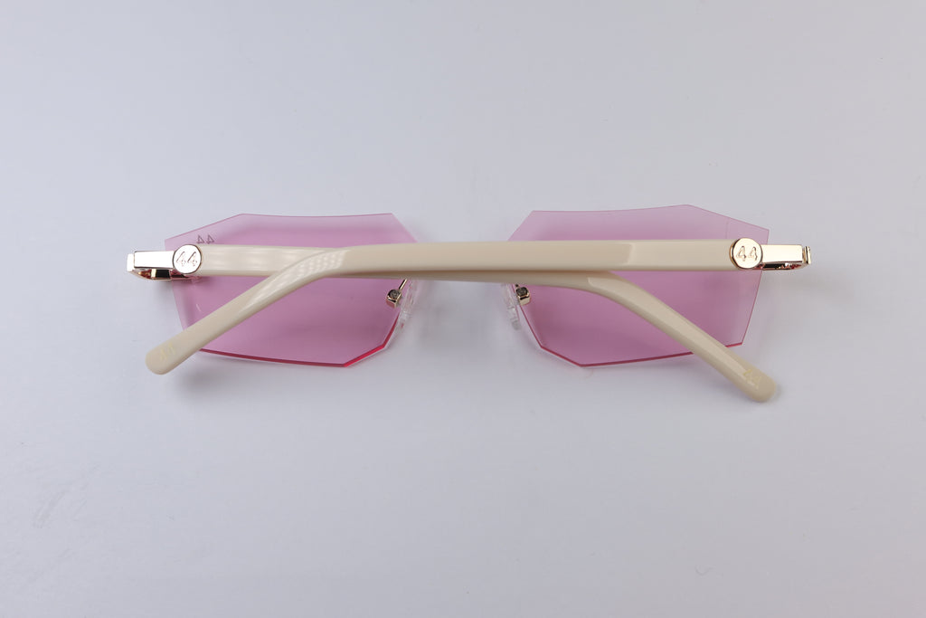 44 Demona - Light Lila