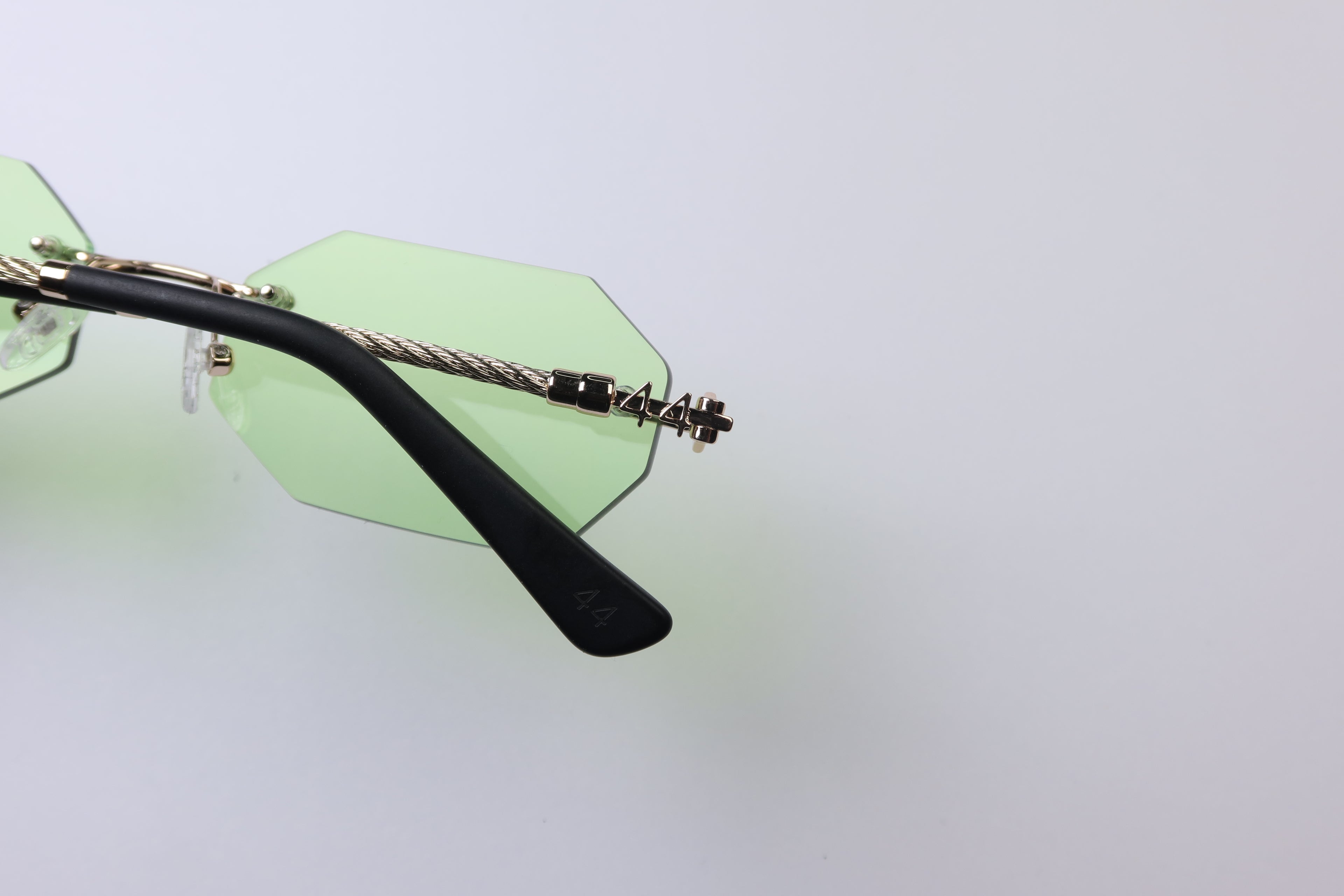 44 Diamanta - Dirty Money