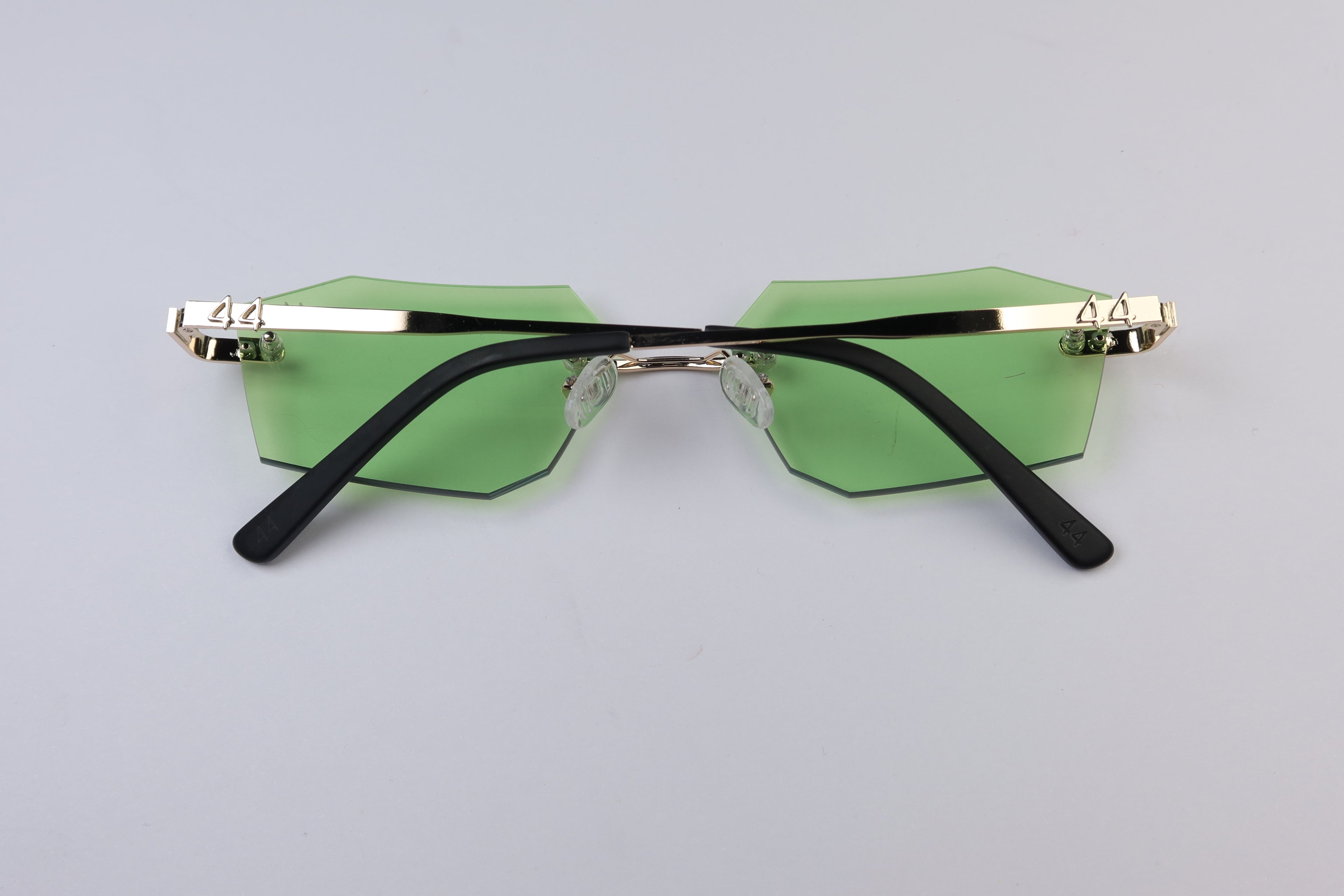 44 Demona - Dirty Money