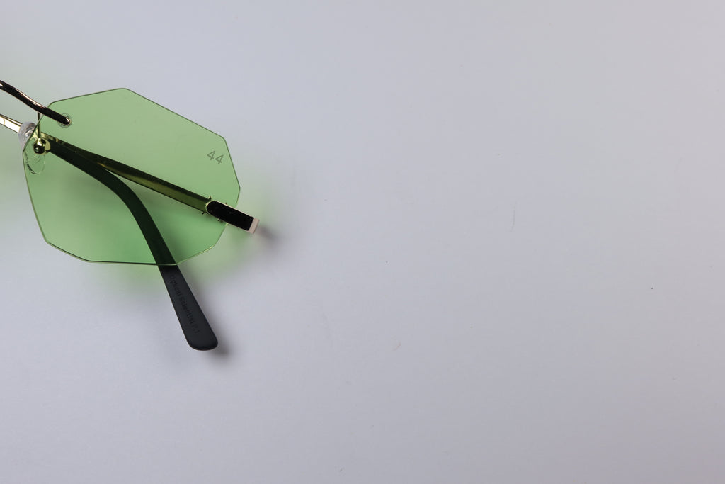 44 Aventura - Dirty Money