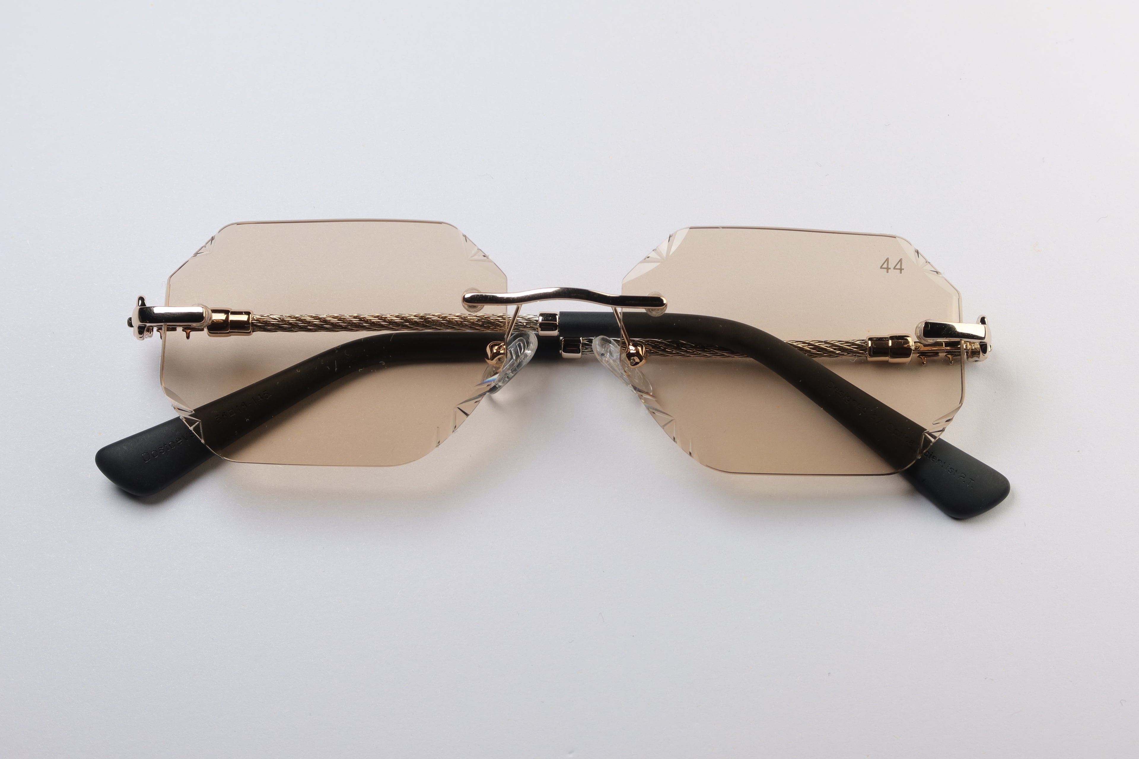 44 Triliona Champagne