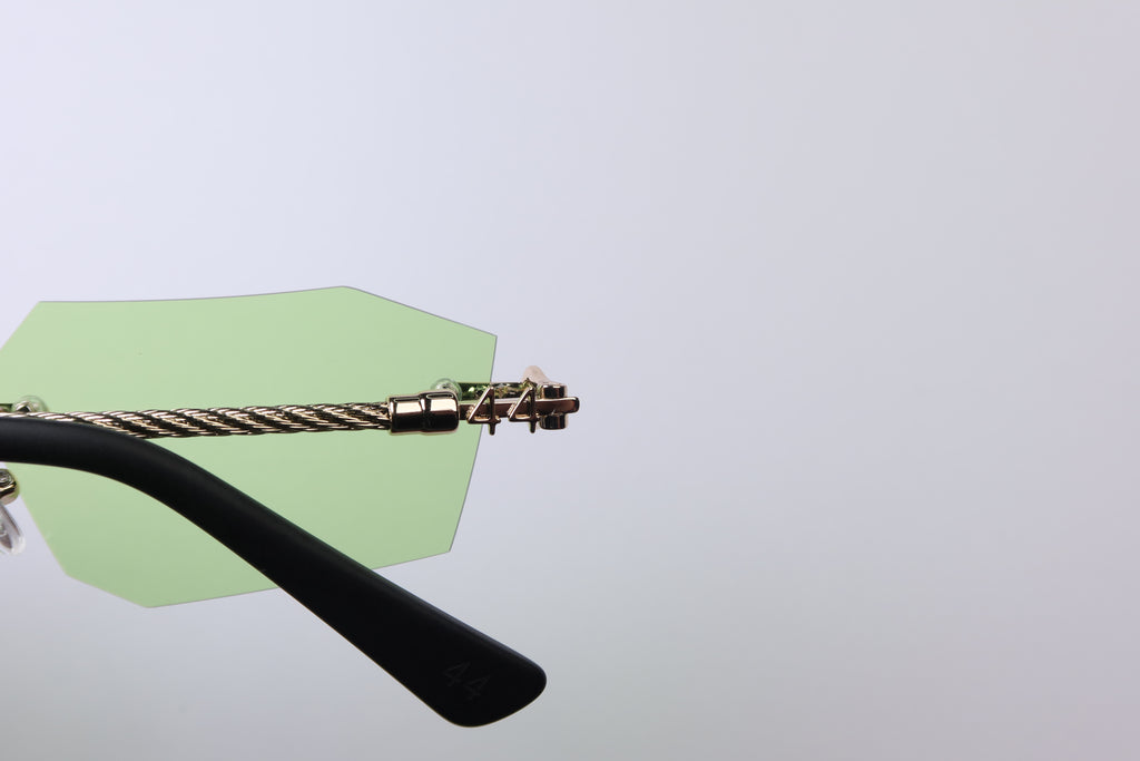 44 Demona - Dirty Money