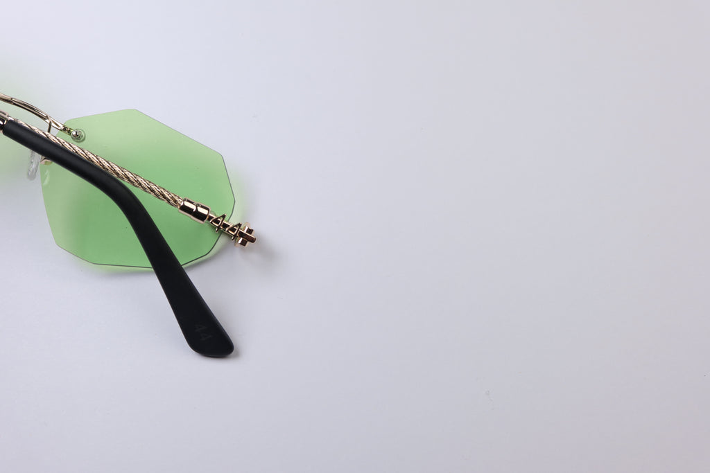 44 Aventura - Dirty Money