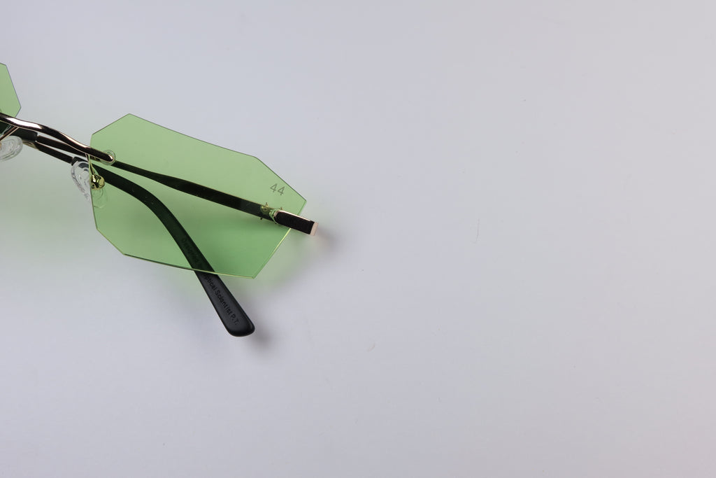 44 Demona - Dirty Money