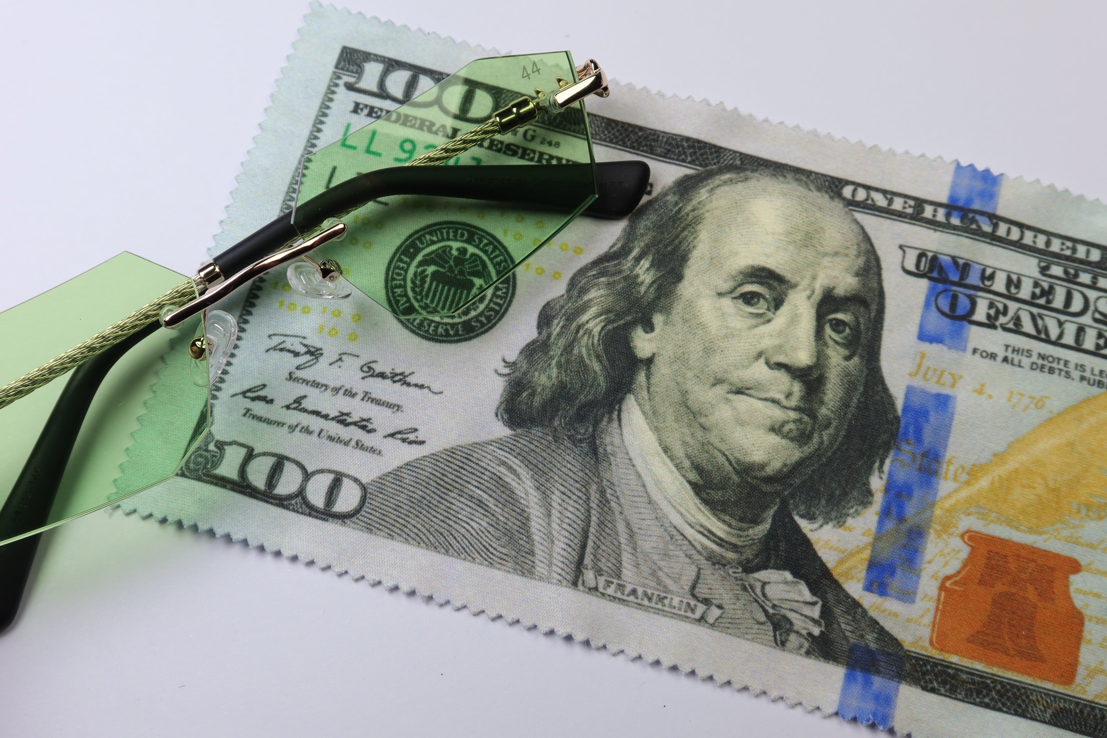 44 Demona - Dirty Money