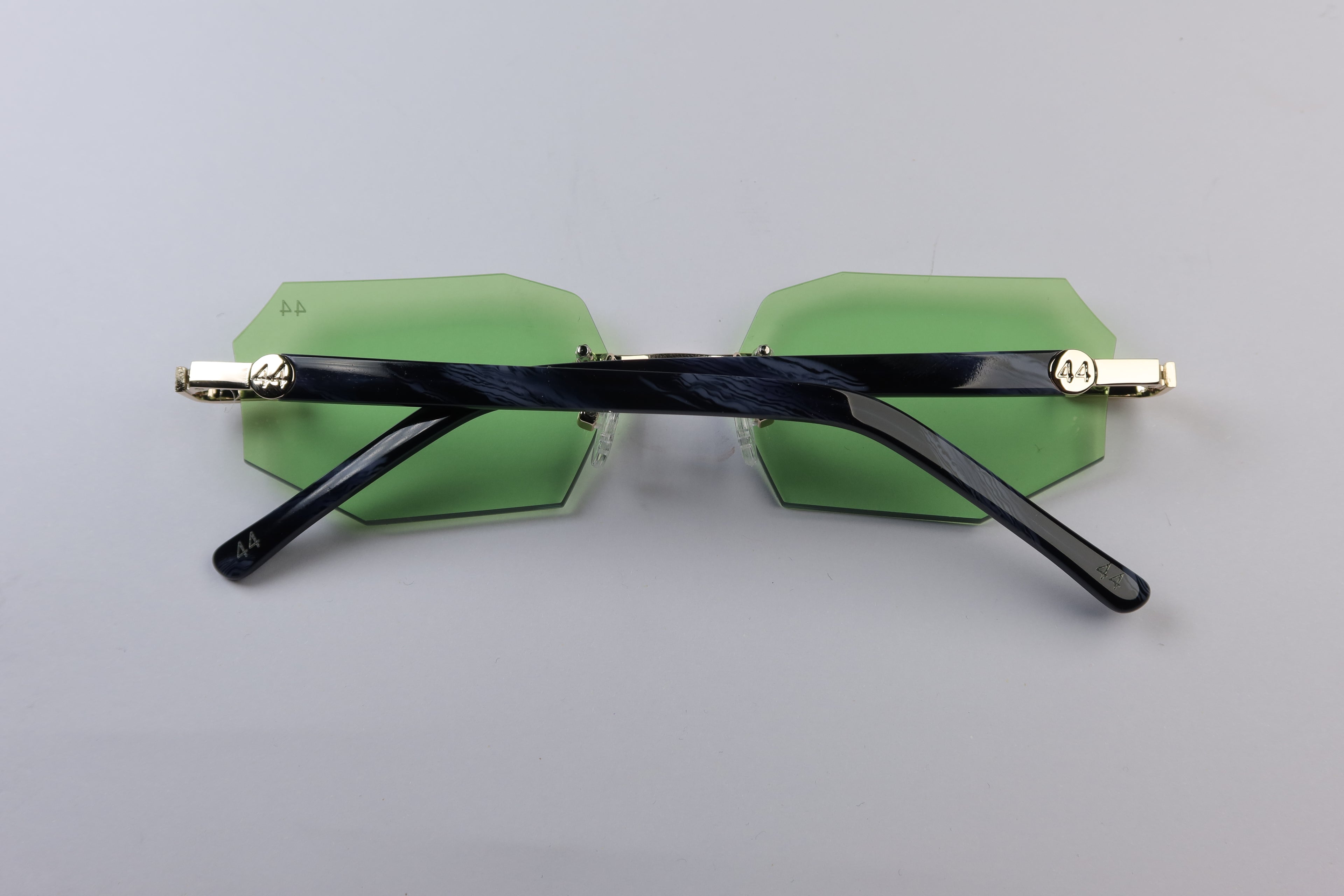 44 Strateg - Dirty Money