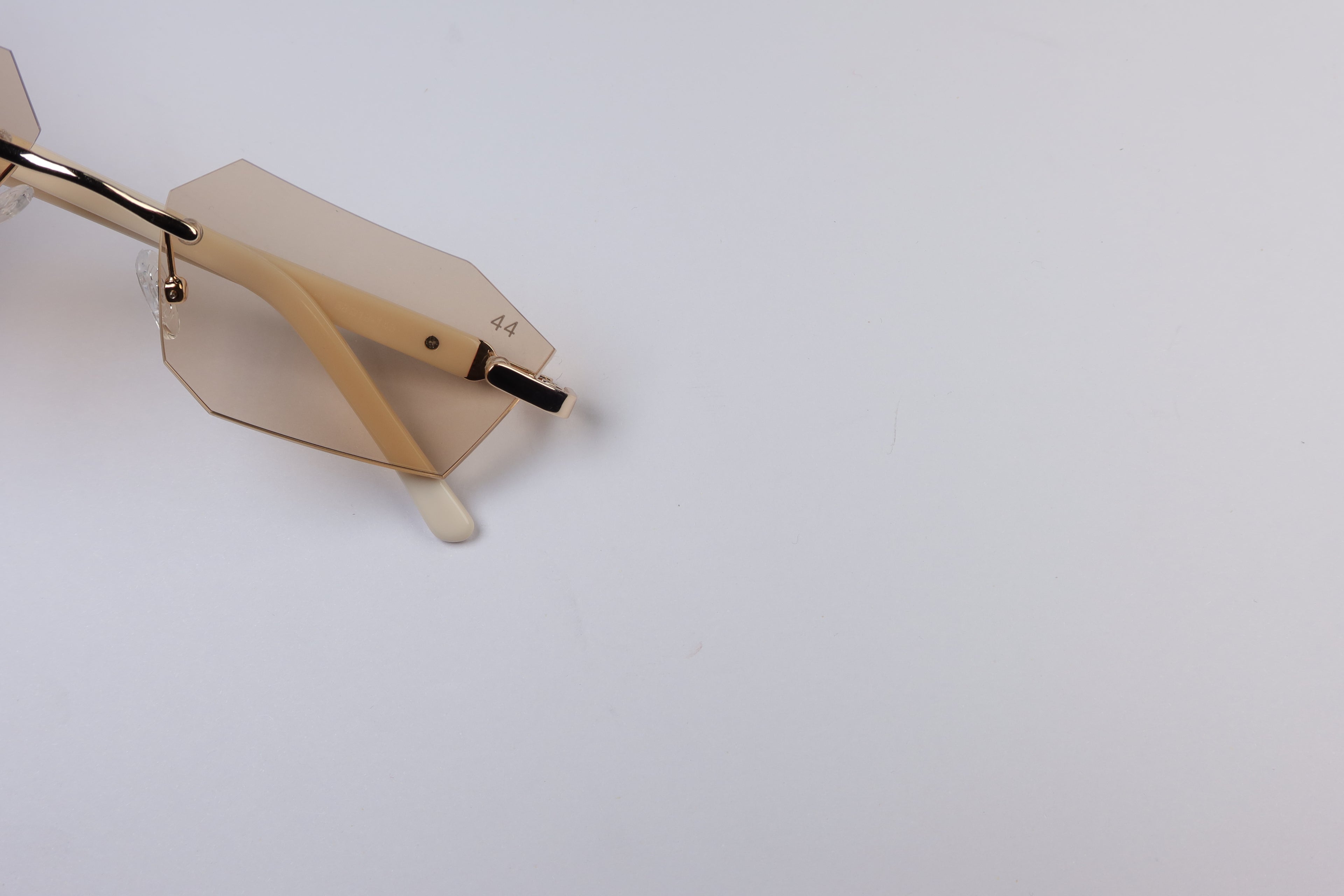 44 Demona - Champagne