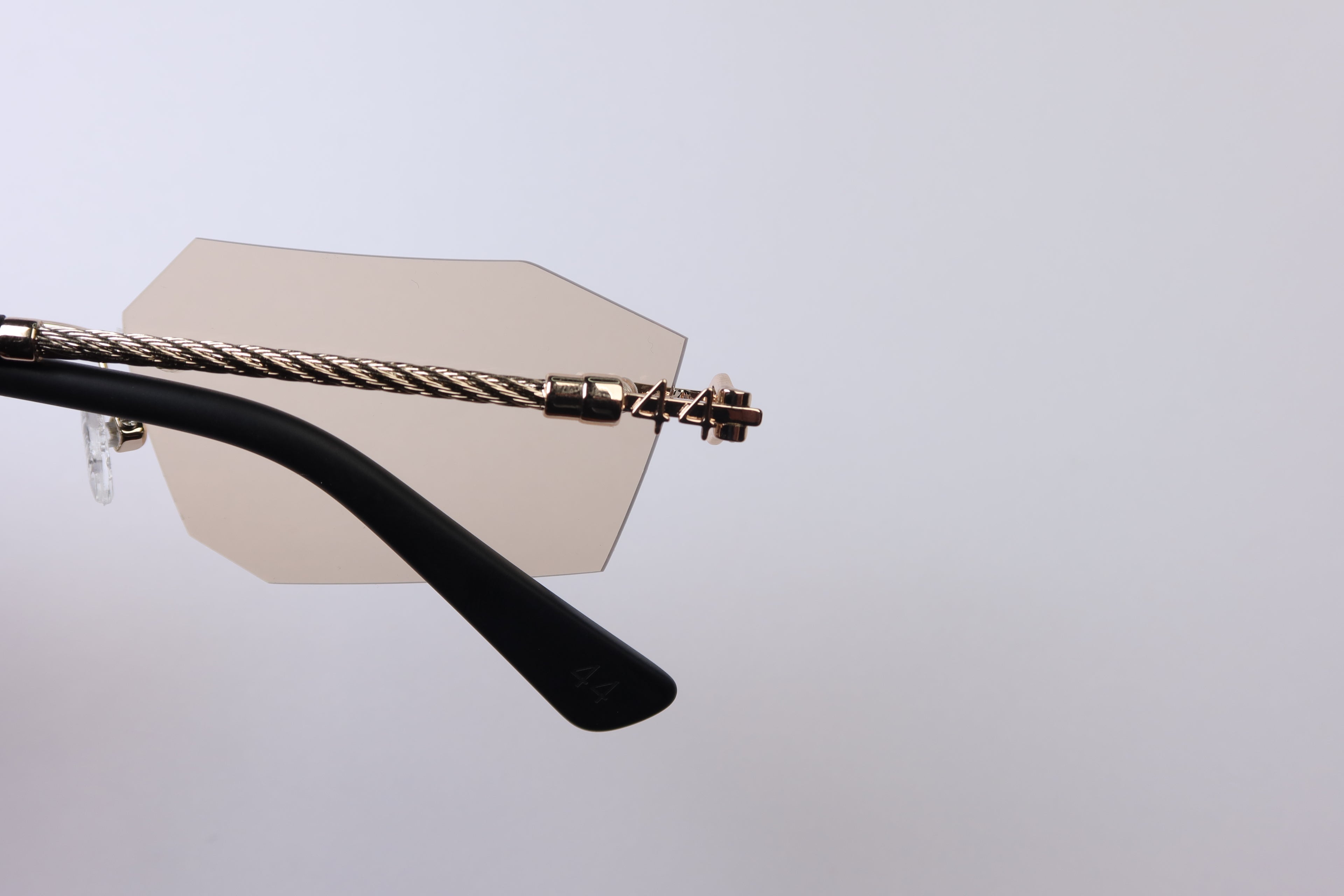 44 Demona - Champagne