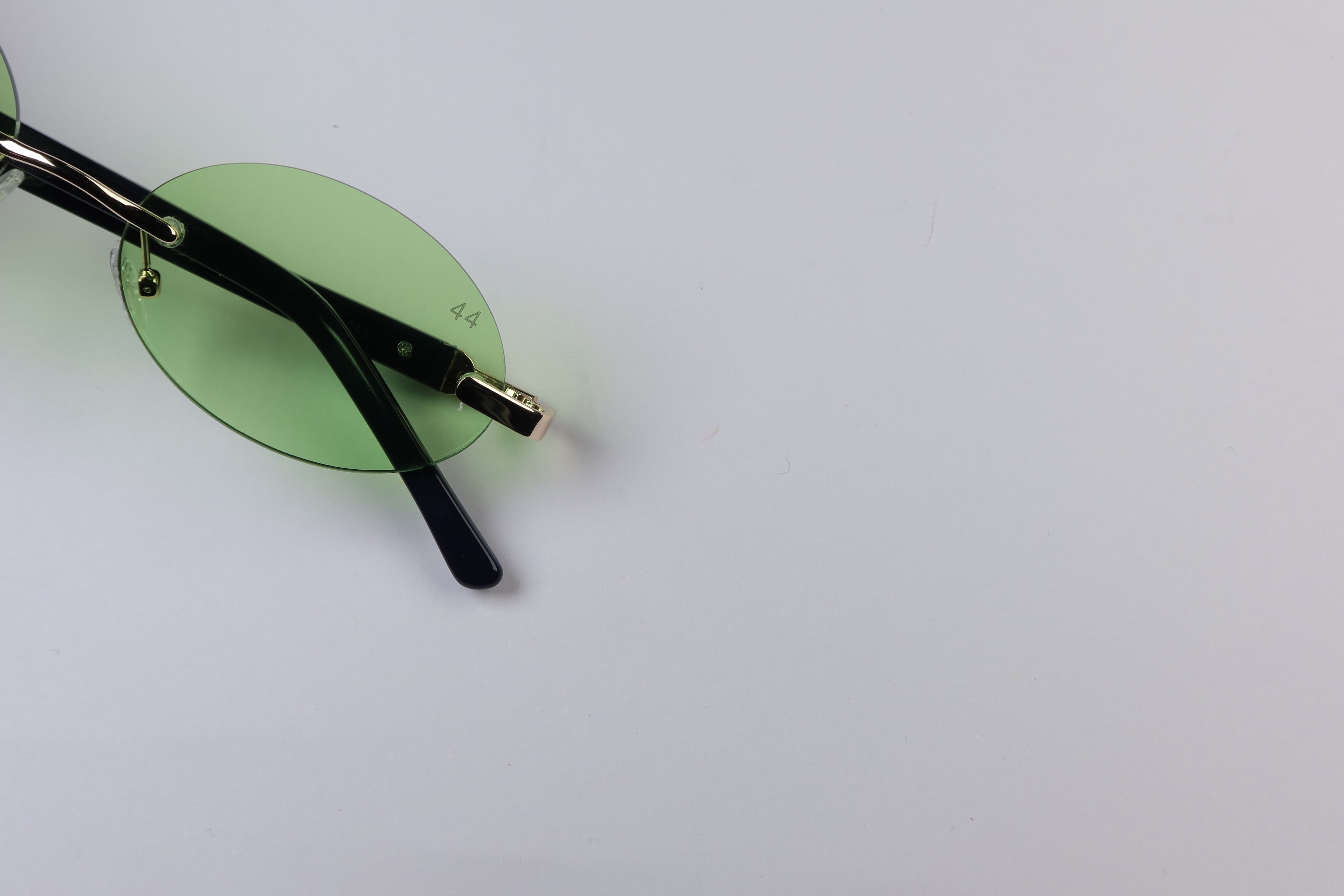 44 Dubai - Dirty Money